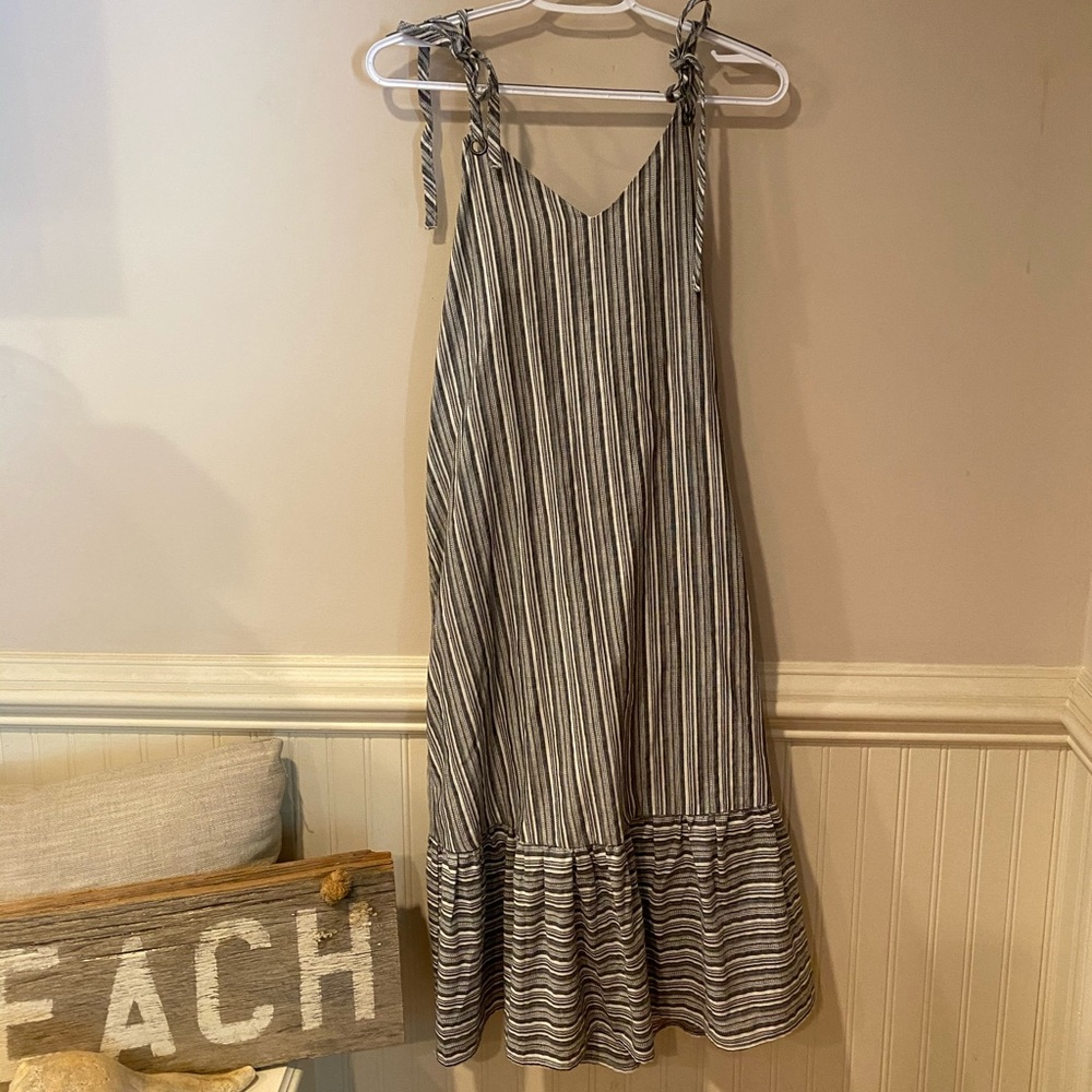 Doe & Rae Maxi Dress - Picture 2 of 6